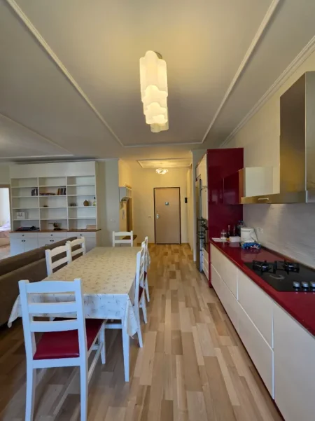 SHITET: Apartament 2+1+2🚾 & 1 Ballkon📍Liqeni Thatë - (Kompleksi FZ) 105m² 🌇 Kati 5 🔥Me Hipotekë, I Mobiluar (230.000€ 💸) 🌐