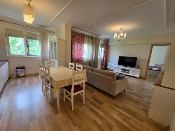 SHITET: Apartament 2+1+2🚾 & 1 Ballkon📍Liqeni Thatë - (Kompleksi FZ) 105m² 🌇 Kati 5 🔥Me Hipotekë, I Mobiluar (230.000€ 💸) 🌐