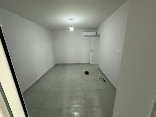 Tirane, jepet me qera zyre Kati 2, 103 m² 1.200 € (BULEVARDI ZHAN DARK)