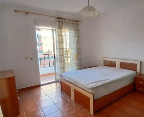 Tirane, jepet me qera apartament 1+1+Ballkon Kati 4, 67 m² 500 € (Brryli)