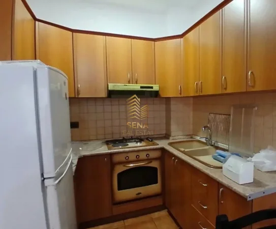 Tirane, jepet me qera apartament 1+1+Ballkon Kati 4, 67 m² 500 € (Brryli)