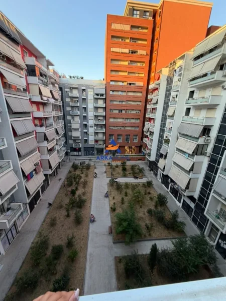 Tirane, jepet me qera apartament 2+1+Ballkon Kati 5, 80 m² 643 € 