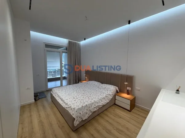 Tirane, jepet me qera apartament 2+1 , 110 m² 1.200 € 
