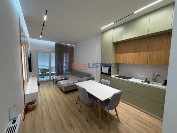 Tirane, jepet me qera apartament 2+1 , 110 m² 1.200 € 