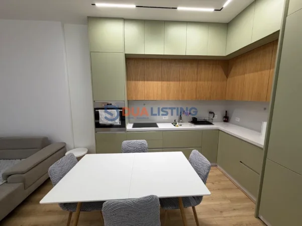 Tirane, jepet me qera apartament 2+1 , 110 m² 1.200 € 