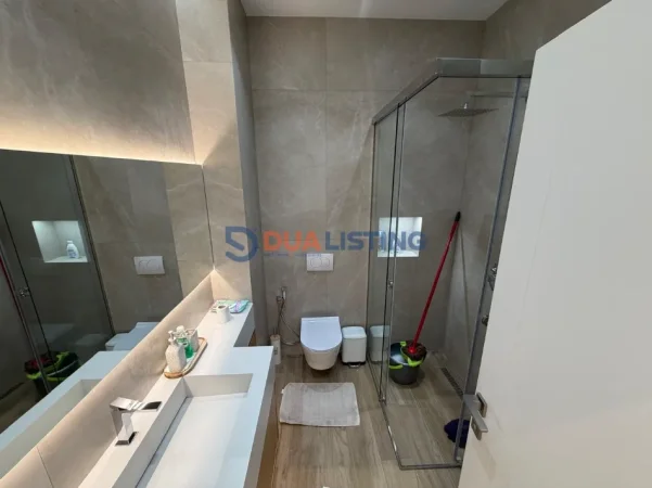 Tirane, jepet me qera apartament 2+1 , 110 m² 1.200 € 