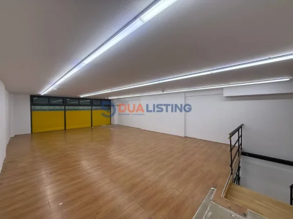 Tirane, jepet me qera dyqan , 134 m² 1.500 € 