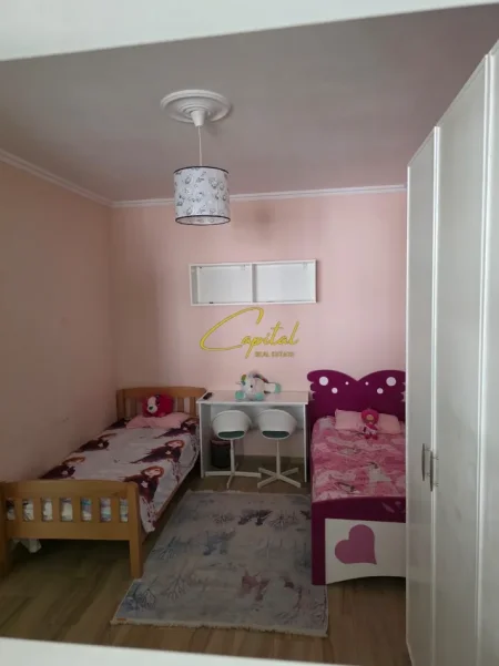 Tirane, jepet me qera apartament 2+1 Kati 2, 90 m² 650 € (ALI DEMI)
