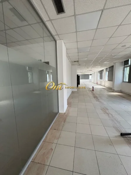Tirane, jepet me qera zyre Kati 1, 540 m² 7.000 € (BLLOK)