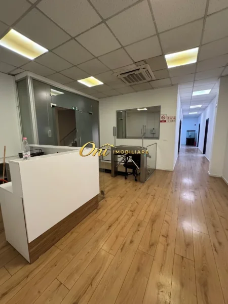 Tirane, jepet me qera zyre Kati 1, 540 m² 7.000 € (BLLOK)