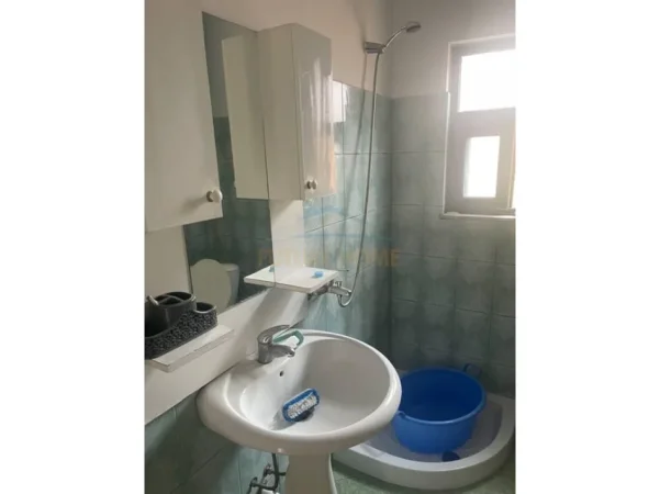 Tirane, jepet me qera apartament 1+1 Kati 2, 60 m² 400 € (ALLIAS)