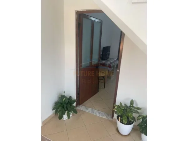 Tirane, jepet me qera apartament 1+1 Kati 2, 60 m² 400 € (ALLIAS)
