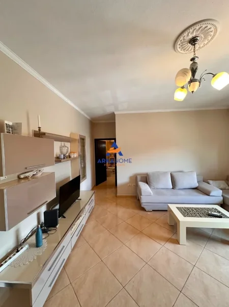 Tirane, jepet me qera apartament 1+1+Ballkon Kati 2, 65 m² 400 € 