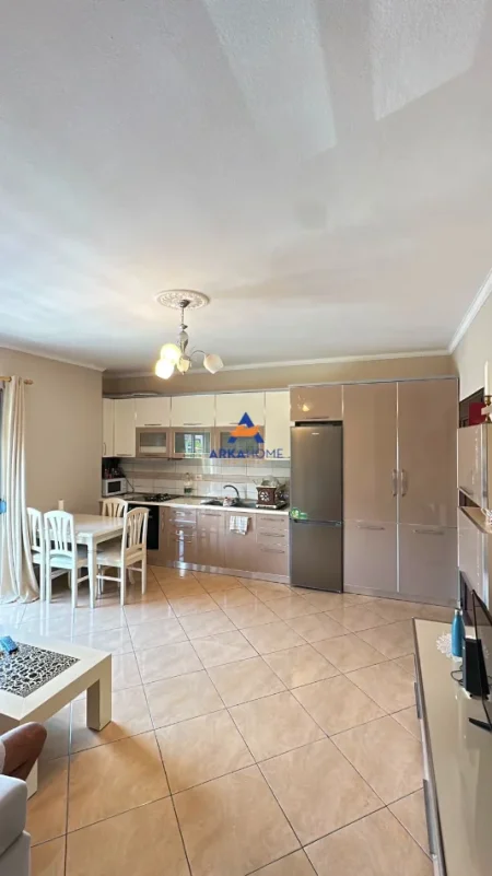 Tirane, jepet me qera apartament 1+1+Ballkon Kati 2, 65 m² 400 € 