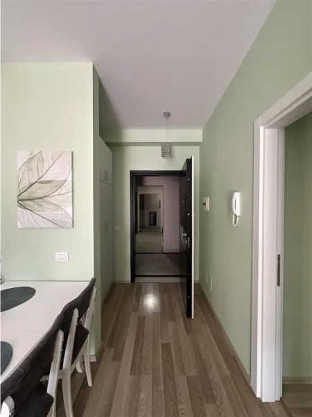 Tirane, jepet me qera 1+1 Kati 3, 66 m² 700 € 