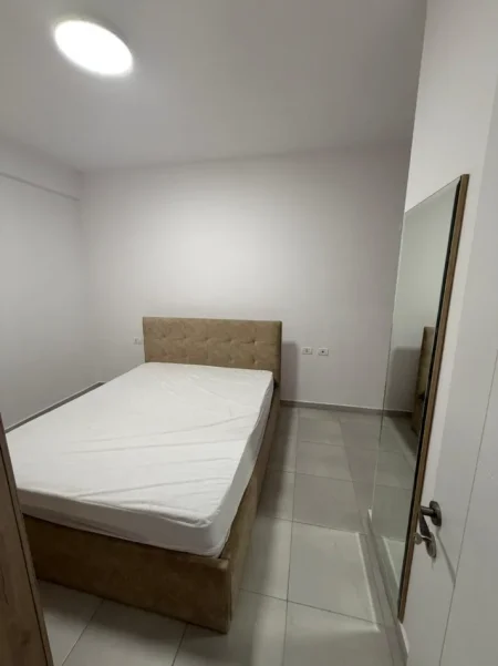 Tirane, jepet me qera apartament 2+1 Kati 5, 80 m² 600 € (GOLDEN PARK)