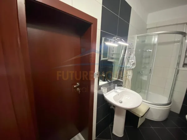 Tirane, jepet me qera apartament 1+1 Kati 2, 63 m² 535 € (RRUGA E BARRIKADAVE)