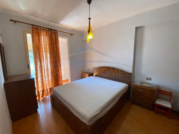 Tirane, jepet me qera apartament 1+1 Kati 2, 63 m² 535 € (RRUGA E BARRIKADAVE)