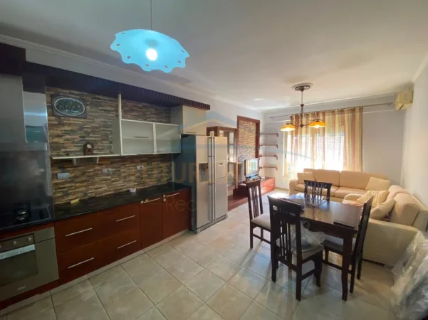 Tirane, jepet me qera apartament 1+1 Kati 2, 63 m² 535 € (RRUGA E BARRIKADAVE)
