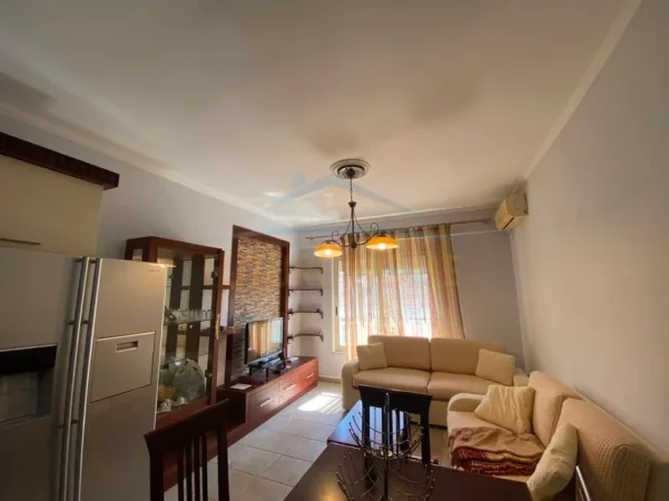 Tirane, jepet me qera apartament 1+1 Kati 2, 63 m² 535 € (RRUGA E BARRIKADAVE)