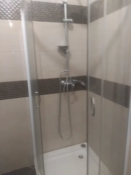 Tirane, jepet me qera apartament 2+1 Kati 4, 90 m² 500 € (Astir)