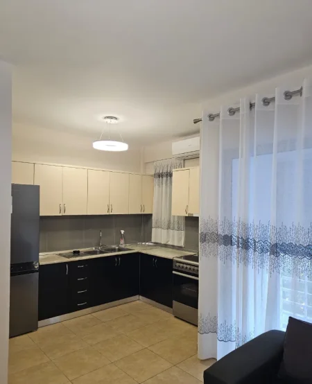 Tirane, jepet me qera apartament 2+1 Kati 1, 76 m² 550 € (5 maji)