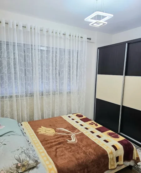 Tirane, jepet me qera apartament 2+1 Kati 1, 76 m² 550 € (5 maji)