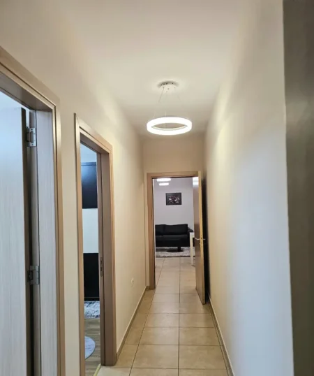 Tirane, jepet me qera apartament 2+1 Kati 1, 76 m² 550 € (5 maji)