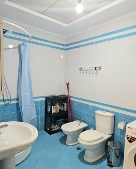 Tirane, jepet me qera apartament 2+1 Kati 1, 76 m² 550 € (5 maji)