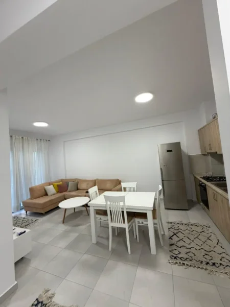 Tirane, jepet me qera apartament 2+1+Ballkon Kati 5, 80 m² 600 € (Amerikan 3)