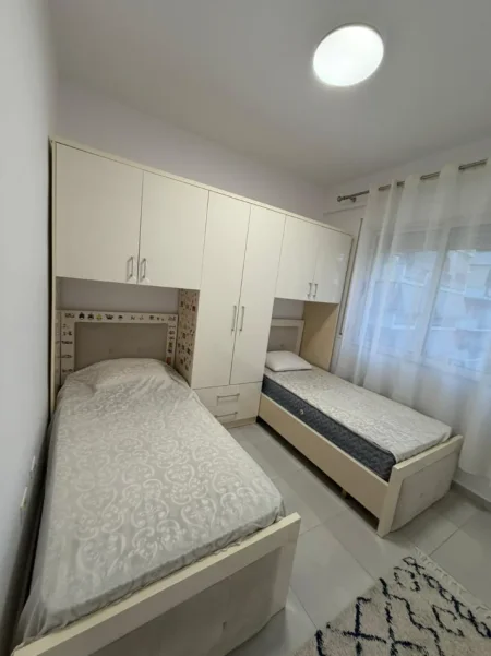 Tirane, jepet me qera apartament 2+1+Ballkon Kati 5, 80 m² 600 € (Amerikan 3)