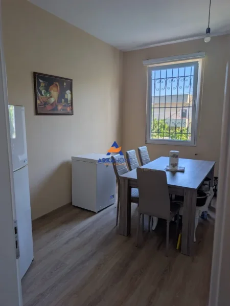 Tirane, jepet me qera apartament 2+1+Ballkon Kati 1, 110 m² 500 € 