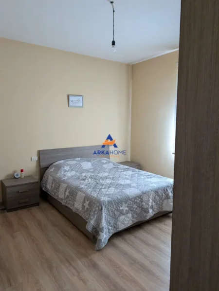 Tirane, jepet me qera apartament 2+1+Ballkon Kati 1, 110 m² 500 € 