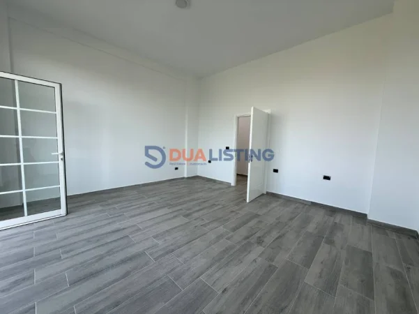 Tirane, jepet me qera 4+1 , 250 m² 