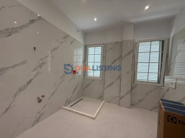 Tirane, jepet me qera 4+1 , 250 m² 