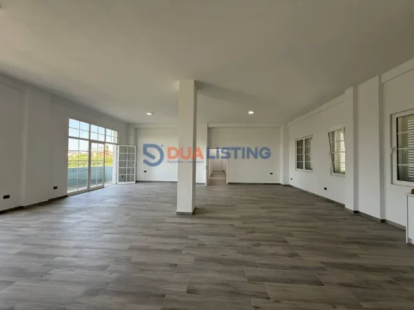Tirane, jepet me qera 4+1 , 250 m² 