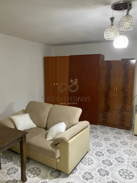 Jepet me qera Apartament 1+1 ne vile private ne Kodren e Priftit (D8241Z-57)