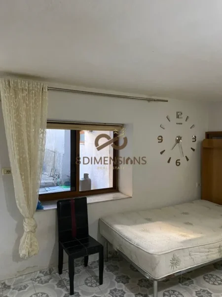 Jepet me qera Apartament 1+1 ne vile private ne Kodren e Priftit (D8241Z-57)