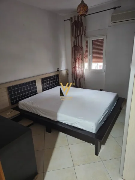 Tirane, jepet me qera apartament 2+1+Ballkon Kati 5, 95 m² 620 € (21 DHJETORI)