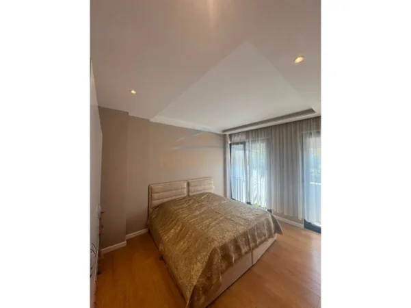 Tirane, jepet me qera apartament 3+1 , 122 m² 800 € 