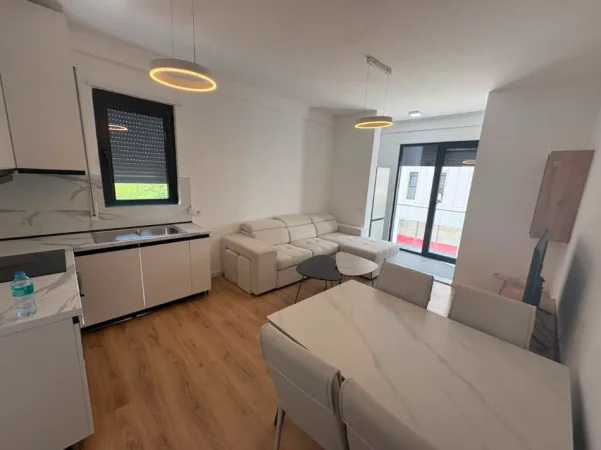 Tirane, jepet me qera apartament 1+1 Kati 2, 60 m² 650 € (PORCELAN)