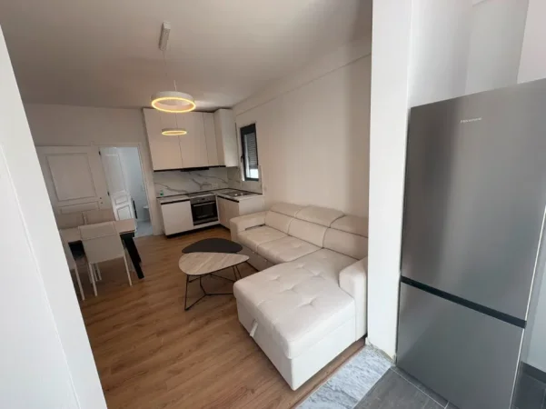 Tirane, jepet me qera apartament 1+1 Kati 2, 60 m² 650 € (PORCELAN)