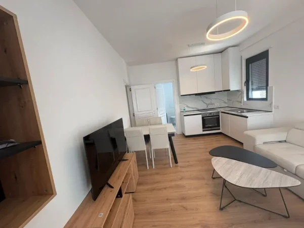 Tirane, jepet me qera apartament 1+1 Kati 2, 60 m² 650 € (PORCELAN)