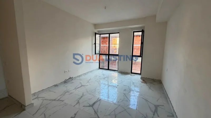 Tirane, jepet me qera ambjent biznesi , 180 m² 1.200 € 