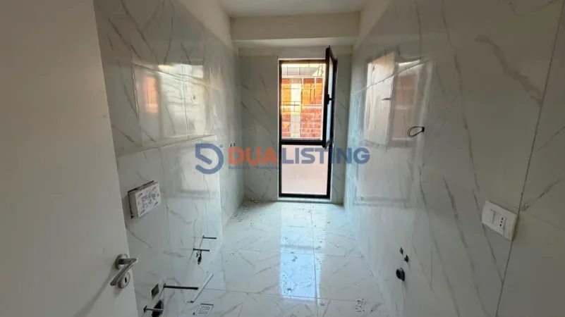 Tirane, jepet me qera ambjent biznesi , 180 m² 1.200 € 