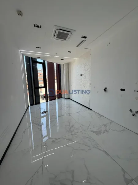 Tirane, jepet me qera ambjent biznesi , 135 m² 4.600 € 