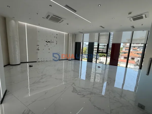 Tirane, jepet me qera ambjent biznesi , 135 m² 4.600 € 