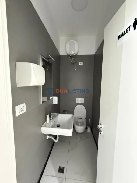 Tirane, jepet me qera ambjent biznesi , 135 m² 4.600 € 