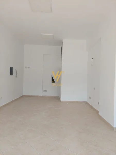 Tirane, jepet me qera dyqan Kati 0, 30 m² 320 € (DON BOSKO)