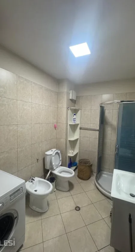 Tirane, jepet me qera apartament 2+1+Ballkon Kati 3, 110 m² 650 € (Pranë Dental Turk, Don Bosko, Tiranë)